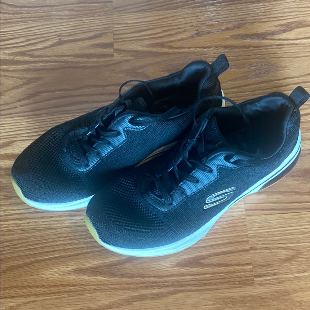 Skechers Black and White Athletic Sneakers Women’s size 7.5